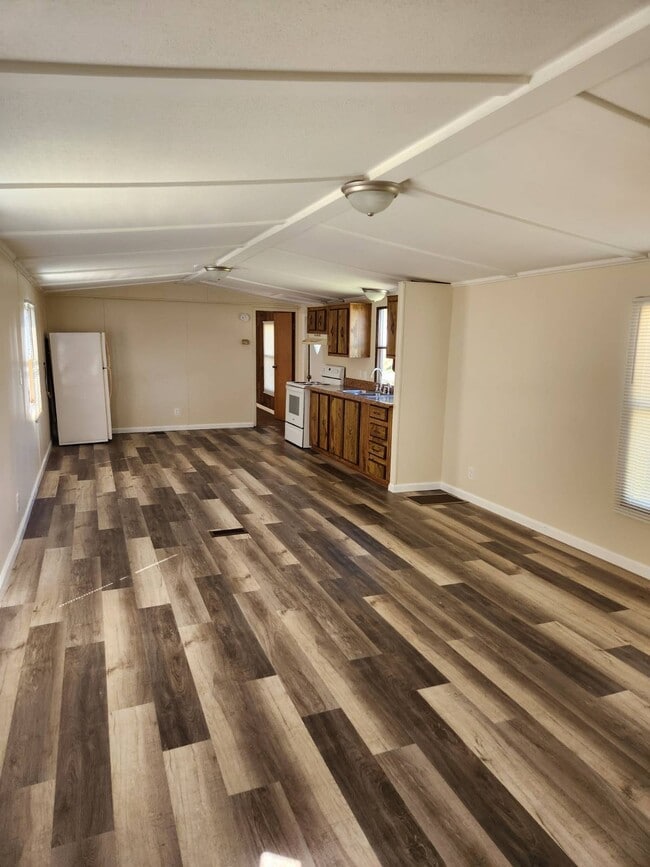 Building Photo - 302 Becky Ln