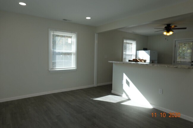 Building Photo - Completed Renovated Single Home for Rent i...
