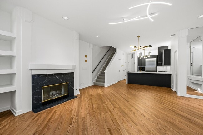 Photo - 363 W Superior St Townhome
