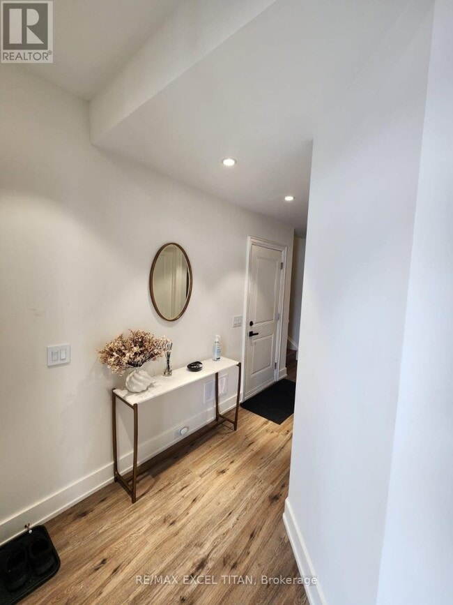 Building Photo - 263 Barrie St