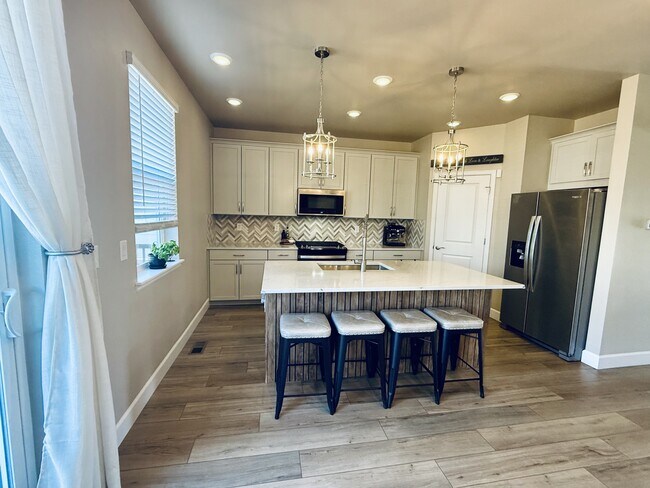 Foto del edificio - 3915 Red Valley Cir