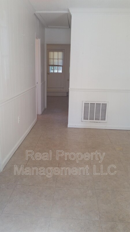 Building Photo - 1400 Perimeter Rd