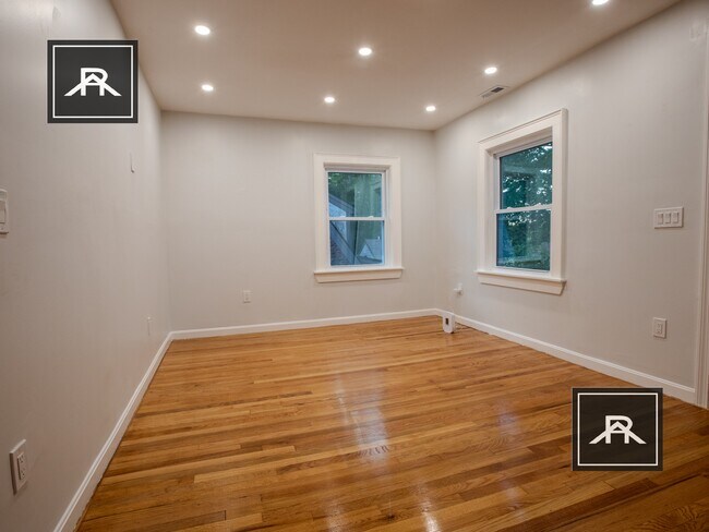 Foto del edificio - 48 Greycliff Rd