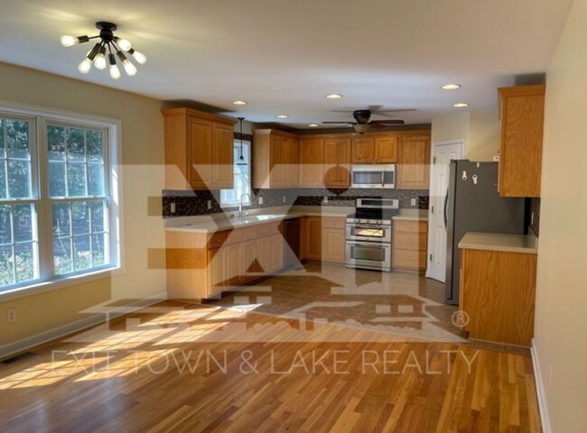 Building Photo - Spacious Ranch with Attached 2-Car Garage