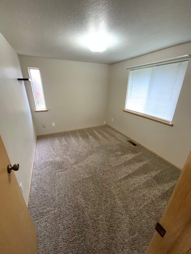 Foto del edificio - Tacoma duplex 2bdr 2bath duplex w/ 1 car garage!