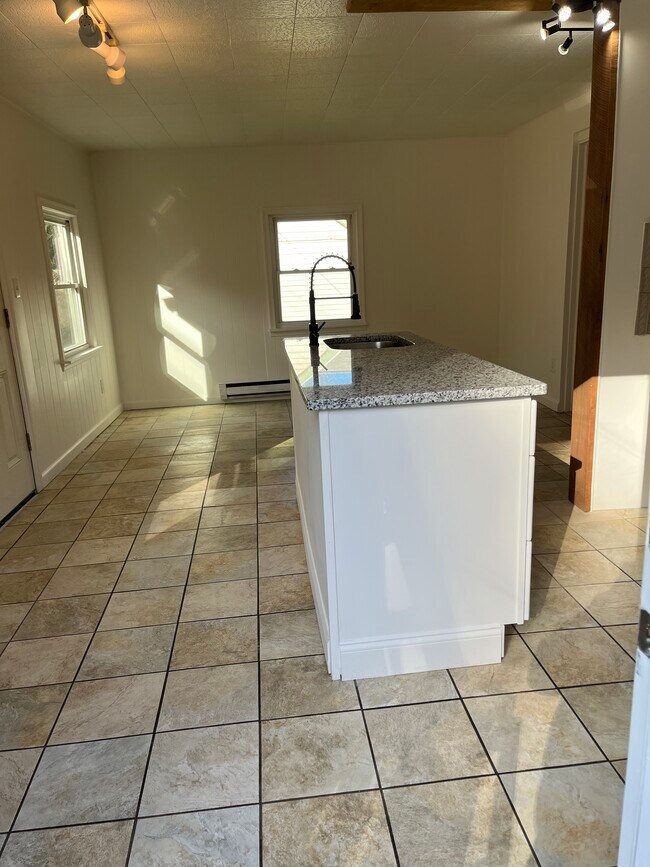 Building Photo - 934 Gravel Pike