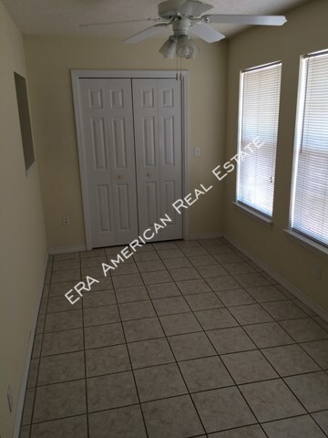 Building Photo - Stonegate Court Townhome