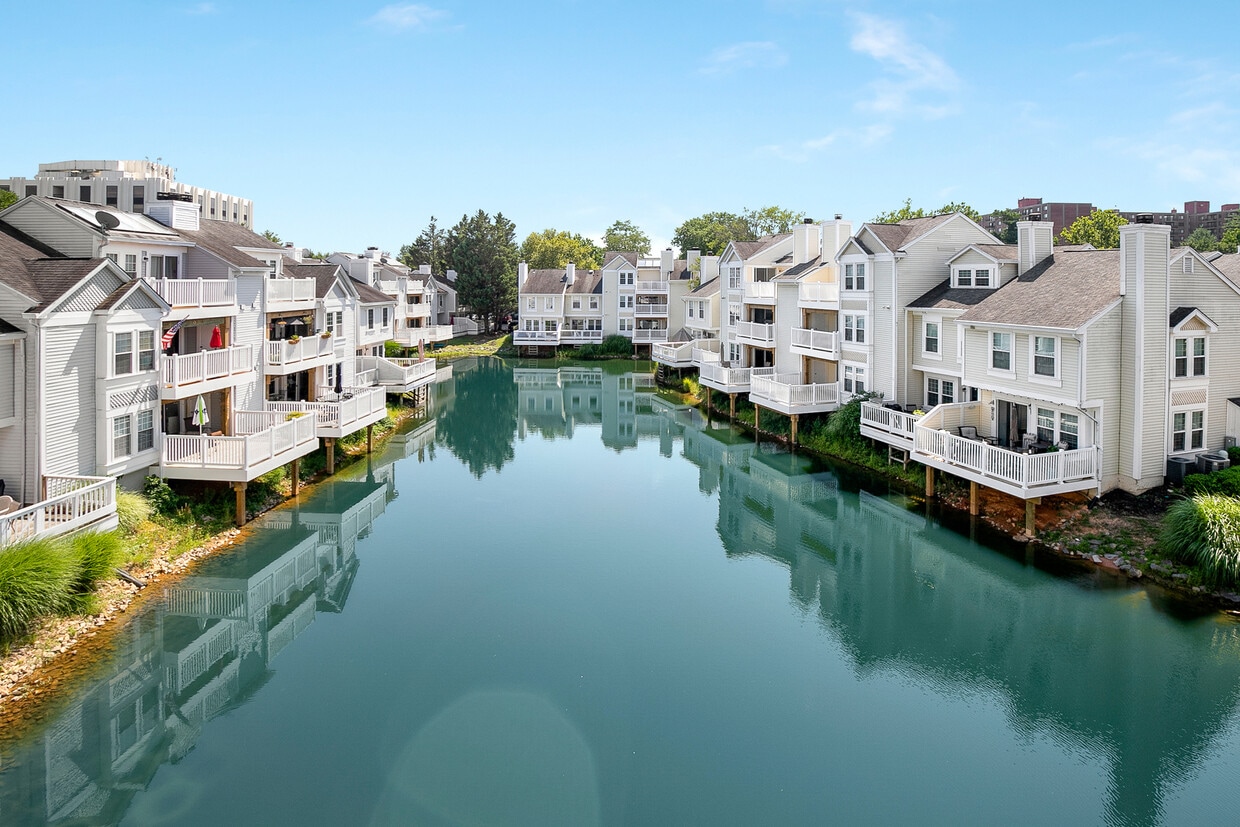 3369 Lakeside View Dr Unit 3369, Falls Church, VA 22041 Condo for