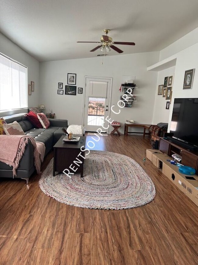 Foto del edificio - 3 Bedroom, 2 Bath home for Rent in Rosamond