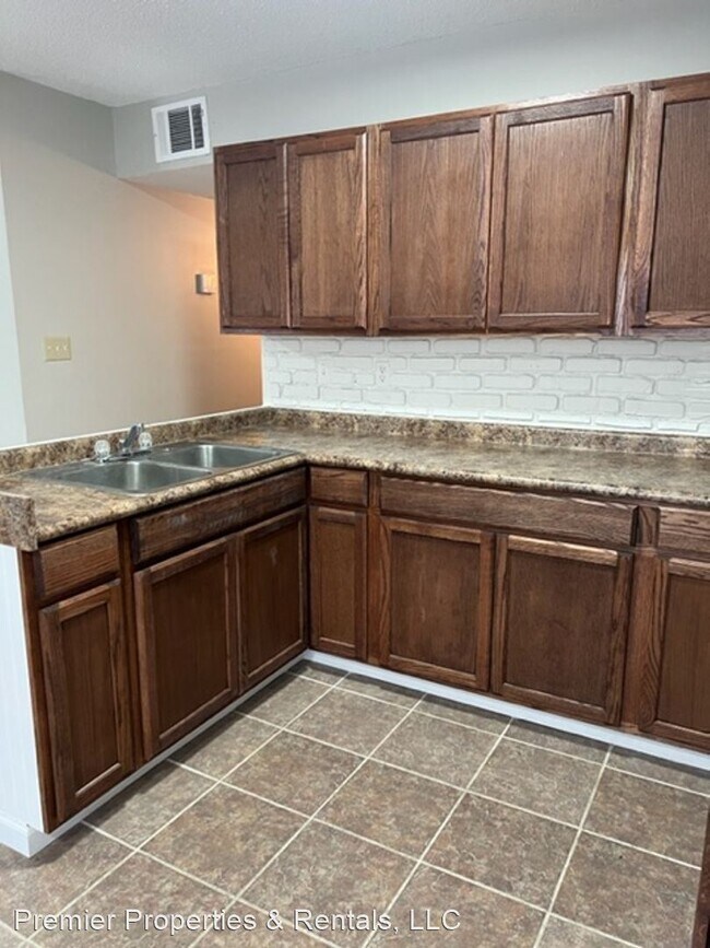 Building Photo - 3 br, 1 bath House - 2104 Clark St