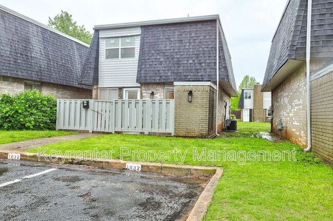 Building Photo - 1632 Glenn Bo Dr