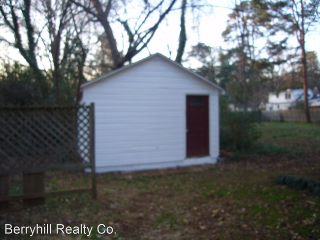 Building Photo - 2 br, 1 bath House - 3516 Eastway Dr