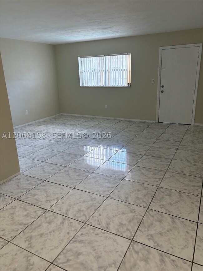 Building Photo - 16215 NE 18th Ct