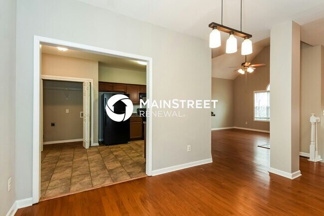 Building Photo - 4 Bedroom Pet-Friendly Home in Cartersville, GA with Main Street Renewal