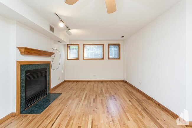 Building Photo - 3 bedroom in CHICAGO IL 60622