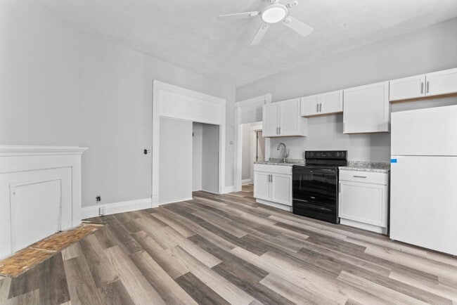 Building Photo - 111 S Vine St