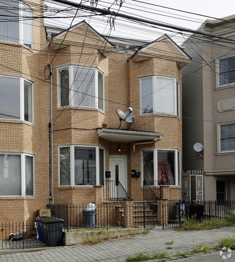 98 LEONARD St, Heights, NJ 07307 98 LEONARD St Heights, NJ