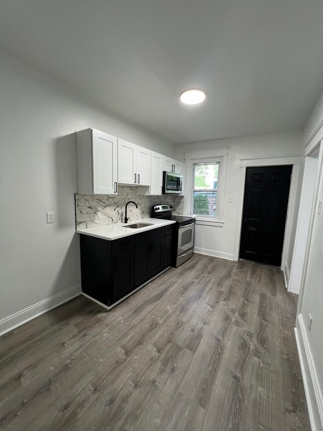 Foto del edificio - 919 Elsinore Pl