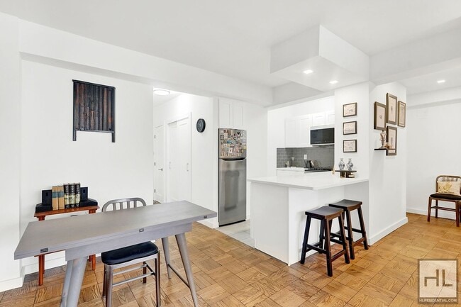 Building Photo - 333 E 46th St