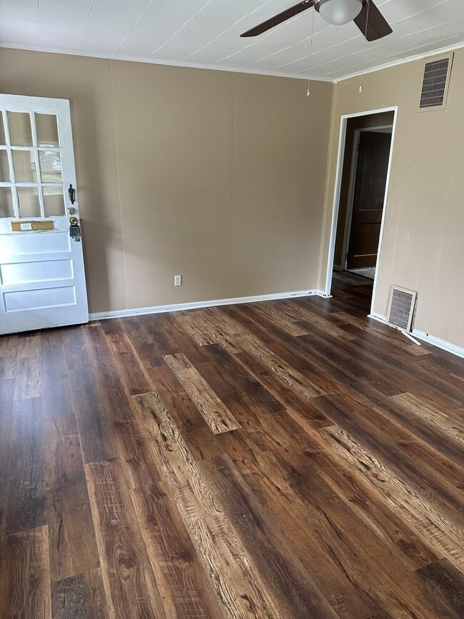 Foto del edificio - 937 Meadow Ln
