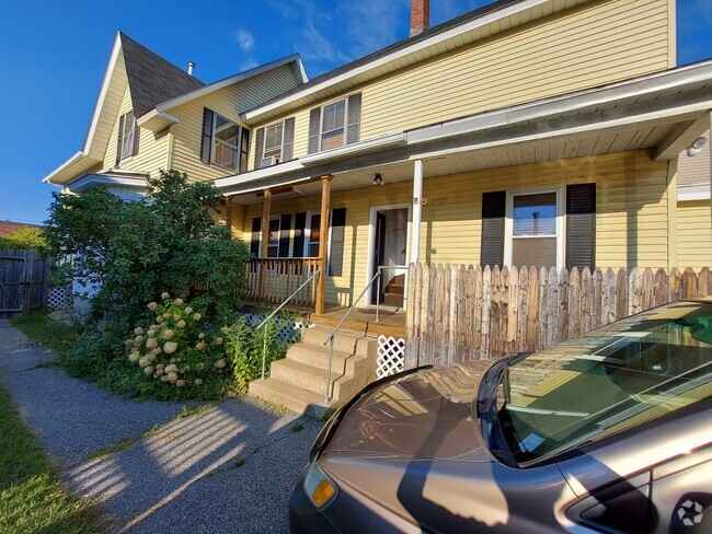 Building Photo - 303 Hanover St