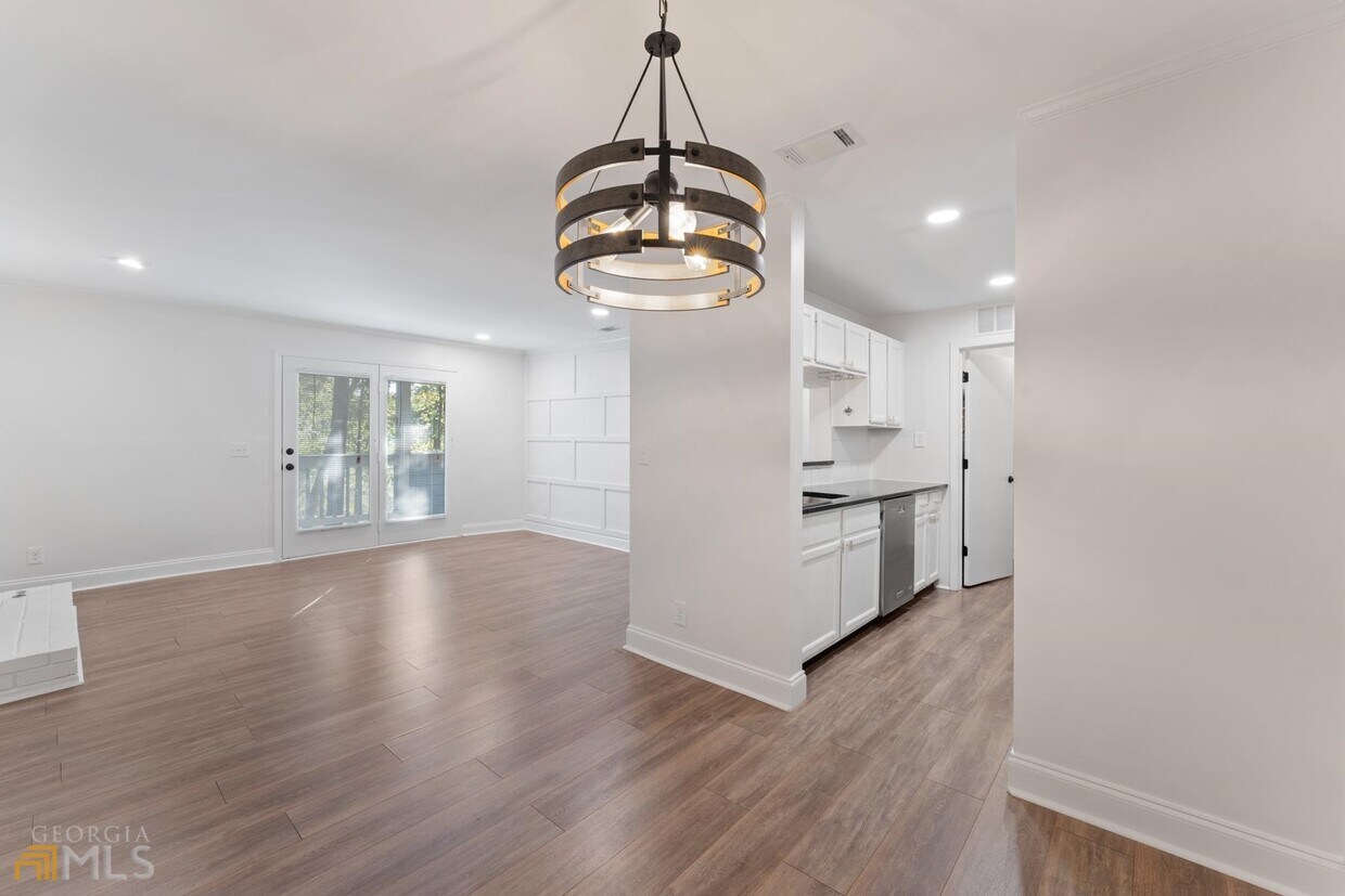 103 Warm Springs Cir, Roswell, GA 30075 Condo for Rent in Roswell, GA