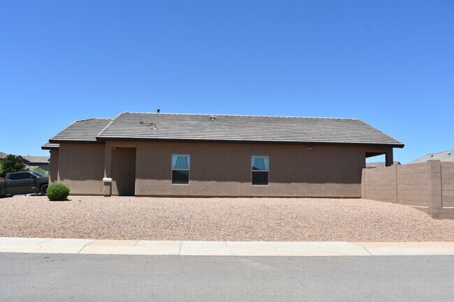 Building Photo - Newer 2021 Beautiful home in gated communi...