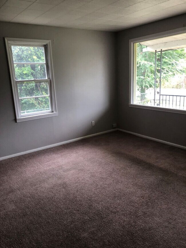 Building Photo - 400 S Duplex