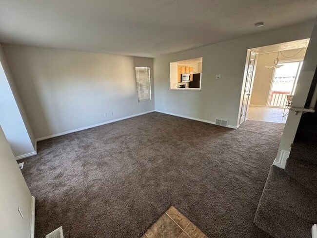 Building Photo - Pet Friendly 4 bedroom in Tooele w attache...