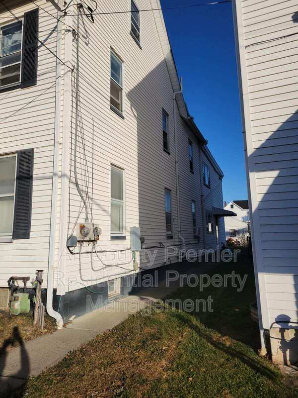 Building Photo - 723 Sampson Ave