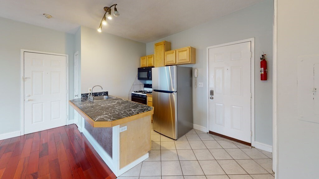 10 Surfside Rd Unit 9, Lynn, MA 01902 Room for Rent in Lynn, MA