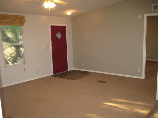 Building Photo - 300 Roadrunner Rd