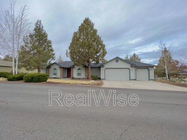 Building Photo - 835 Nutcracker Dr