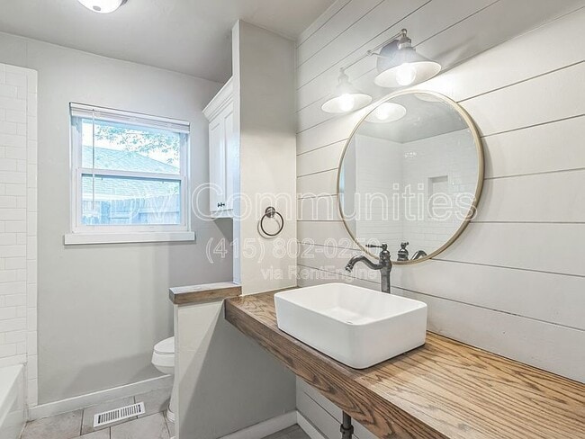 Building Photo - 3408 Oak Grove Dr