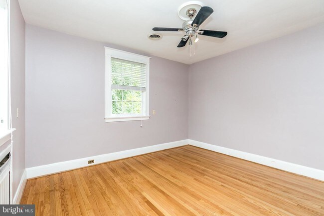 Building Photo - 2318 Sulgrave Ave