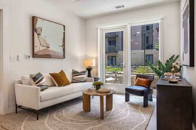 Building Photo - Vista At Councill Square