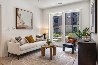 Building Photo - Vista At Councill Square