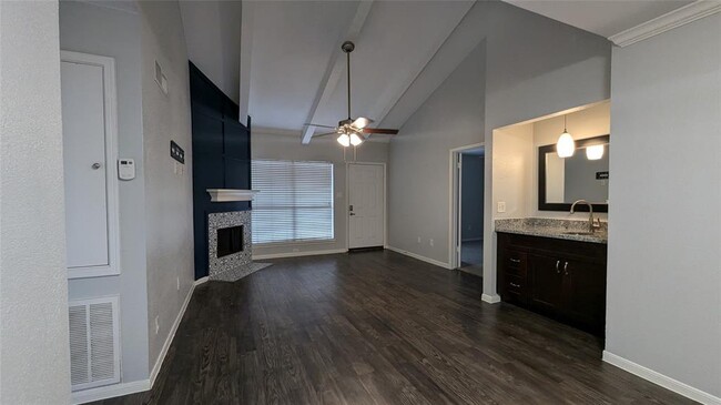 Building Photo - 5711 Sugar Hill Dr