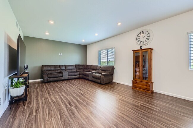 Foto del edificio - 42830 Ivydale St
