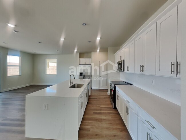 Building Photo - 10381 Medusita St