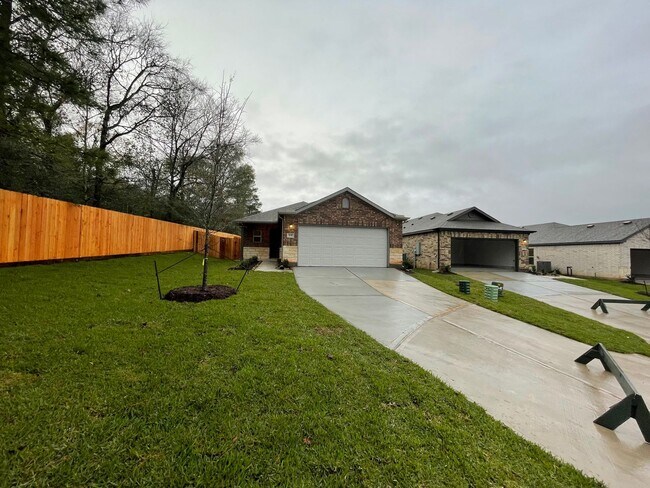Building Photo - NOW LEASING! Four Bedroom | Two Bath Home in Montgomery
