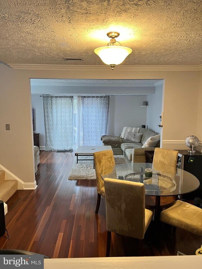 Foto del edificio - 5747 Independence Cir