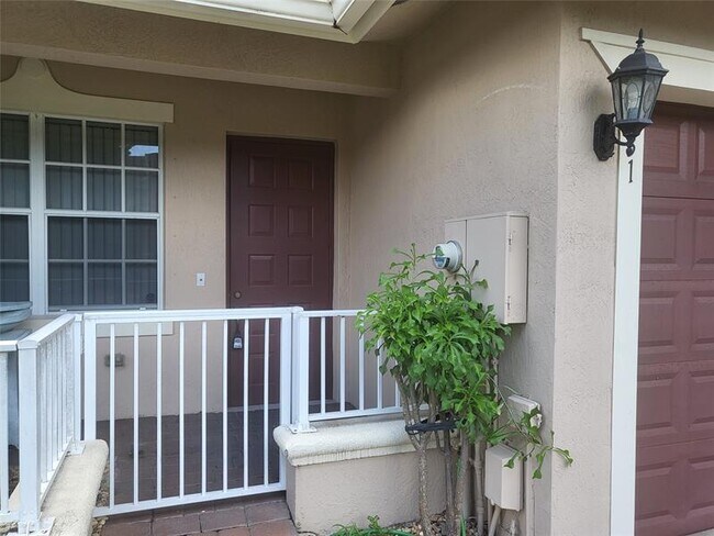 Foto del edificio - 3331 Lakeside Dr