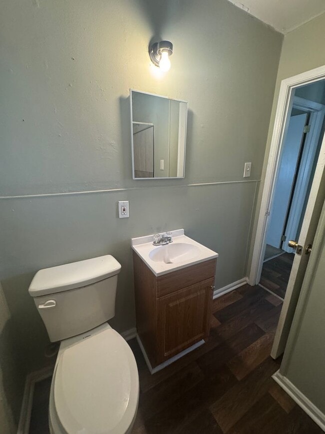 Building Photo - 907 Aelise St