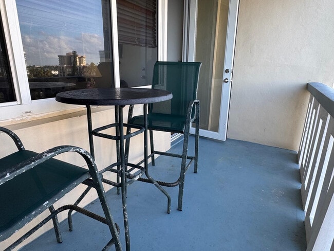 Building Photo - 305 N Pompano Beach Blvd