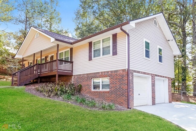 Building Photo - 6185 Hillpine Dr