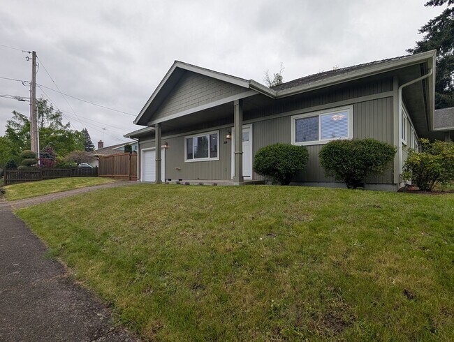 Foto del edificio - Great 2-Bed/1-Bath Near Coburg Road!