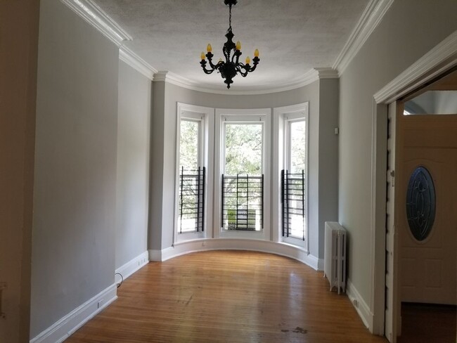 Foto del edificio - Well-Appointed Charles Village 5bd/4ba w/ W/D