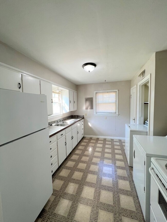 Building Photo - Convenient Living Near K-State & Aggieville!