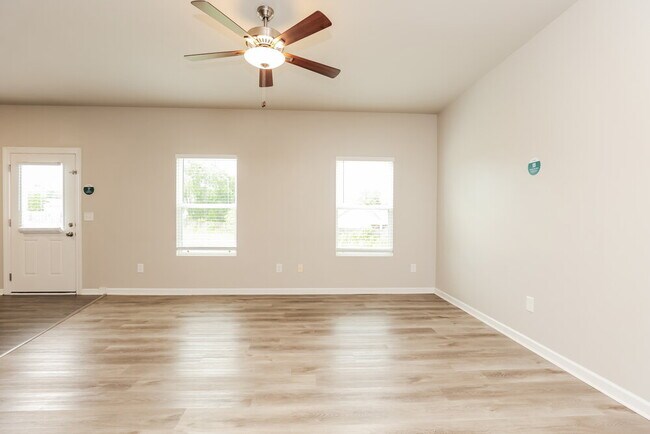 Building Photo - 2232 Lismore Dr